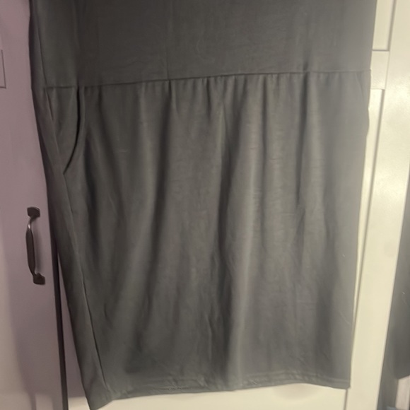 Simple gray dress - Picture 2 of 2